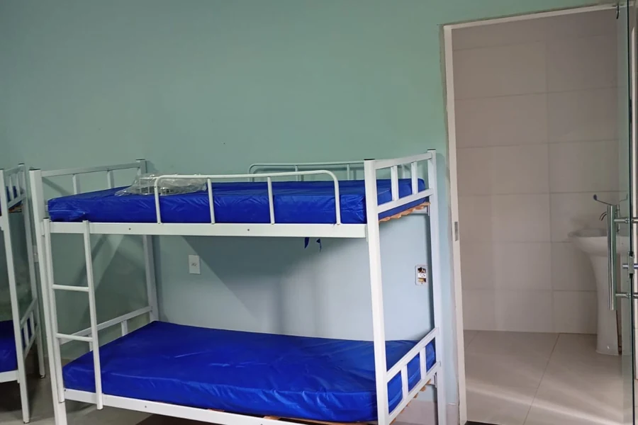 Quartos e acomodações da clínica de reabilitação em Governador Valadares, MG