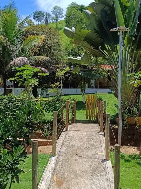 Vista geral da clínica de reabilitação em Governador Valadares e sua área verde no Vale do Rio Doce